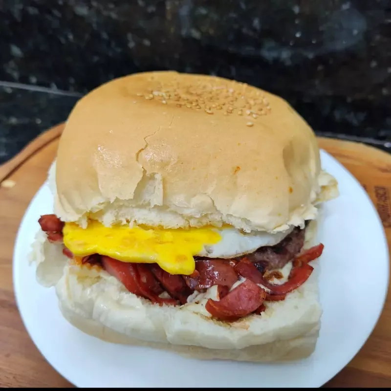 N°10 - X-Egg com Hambúrguer Calabresa